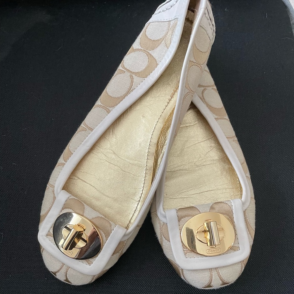 Beautiful Coach Ballerinas with gold turnlock. Size 7 only worn a few times.